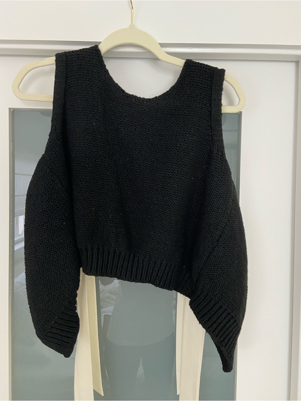 Commense Black Sleeveless Knit Crewneck Vest